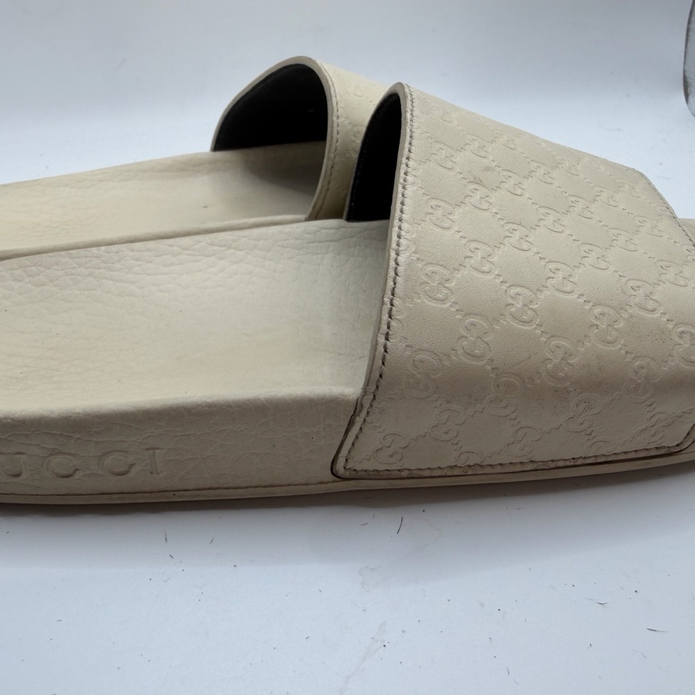 Gucci Textured Gray Pattern - Picture 4 of 14